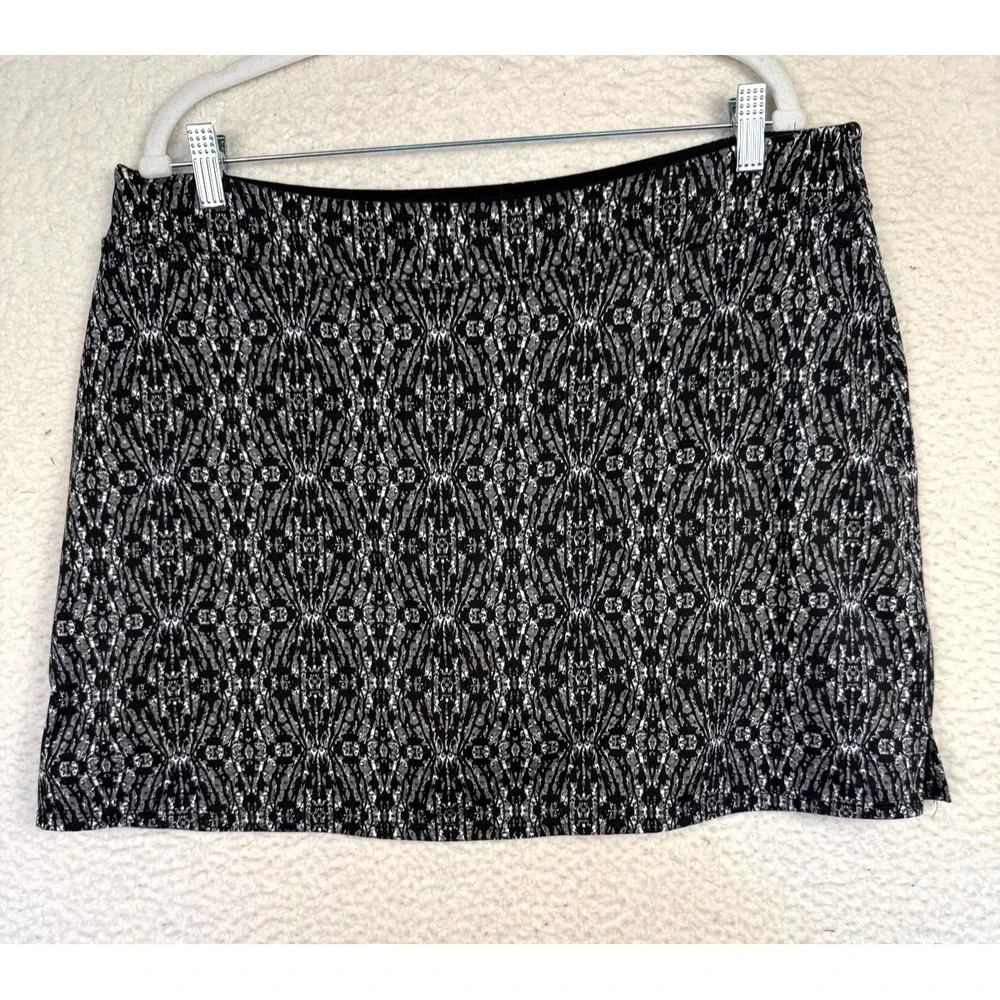 Tranquility Colorado Clothing XL Black White Geometric Skirt Skort Atheisure